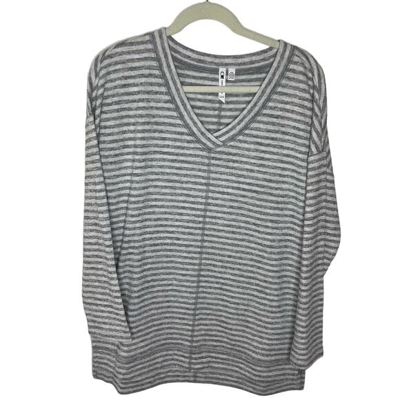Cable and Gage Gray and White Striped Long Sleeve Tunic Size Medium - Picture 1 of 5